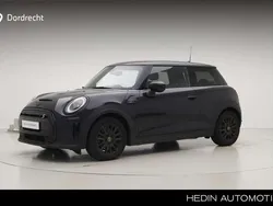 Blauw, metallic lak Gebruikt 2023 Mini Cooper SE Classic Hatchback | € 24.895 (Duur)