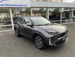 Grijs (metallic) Gebruikt 2024 Toyota Yaris Cross Team SUV | € 29.955 (Eerlijke prijs)