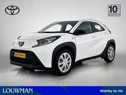 Wit Gebruikt 2024 Toyota Aygo Play Hatchback | € 17.995 (Eerlijke prijs)