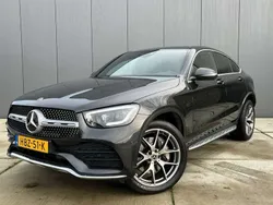 Zwart, metallic lak Gebruikt 2020 Mercedes GLC300e Business Coupé | € 46.995 (Eerlijke prijs)