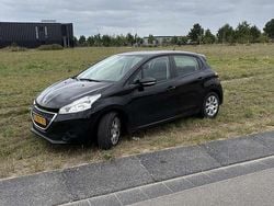 Zwart Gebruikt 2014 Peugeot 208 Access Hatchback | € 3.000 (Super prijs)