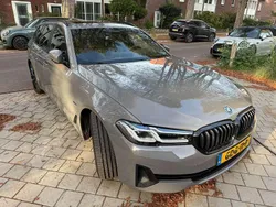 Grijs Gebruikt 2022 BMW 520 Executive Stationwagen | € 34.500 (Goede deal)