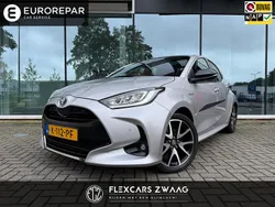 Grijs Gebruikt 2021 Toyota Yaris Hybrid Executive Hatchback | € 23.900 (Eerlijke prijs)