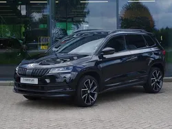 Zwart Gebruikt 2021 Skoda Karoq SportLine SUV | € 28.750 (Eerlijke prijs)