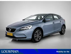 Blauw, metallic lak Gebruikt 2017 Volvo V40 Stationwagen | € 16.450 (Eerlijke prijs)