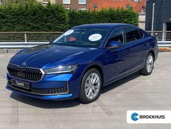 Blauw Nieuw 2025 Skoda Superb First Edition Hatchback | € 38.950 (Eerlijke prijs)
