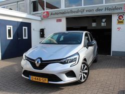 Grijs Gebruikt 2023 Renault Clio V Equilibre Hatchback | € 15.950 (Eerlijke prijs)