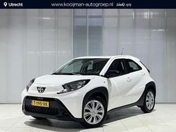 Wit Gebruikt 2022 Toyota Aygo Play Hatchback | € 19.249 (Eerlijke prijs)