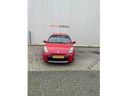 Rood Gebruikt 2009 Renault Clio GrandTour Expression Stationwagen | € 2.495 (Eerlijke prijs)