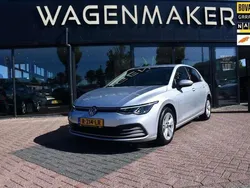 Grijs, metallic lak Gebruikt 2022 VW Golf VIII Life Hatchback | € 20.950 (Eerlijke prijs)