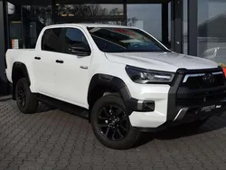 Wit, metallic lak Gebruikt 2023 Toyota HiLux Sport Pickup | € 66.544