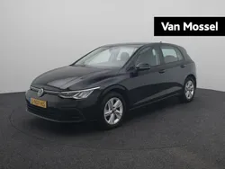 Zwart Gebruikt 2021 VW Golf VIII Life Hatchback | € 17.900 (Eerlijke prijs)