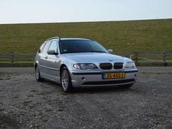 Zilver Gebruikt 2002 BMW 325 Executive Stationwagen | € 2.950 (Goede deal)