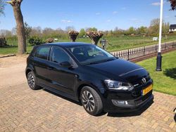 Zwart Gebruikt 2016 VW Polo Hatchback | € 9.495 (Eerlijke prijs)
