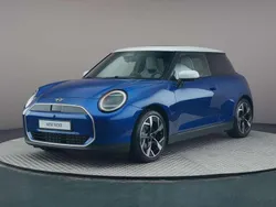 Blauw Gebruikt 2025 Mini Cooper Favoured Hatchback | € 33.200
