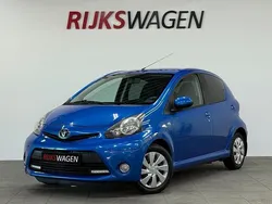Blauw Gebruikt 2013 Toyota Aygo Hatchback | € 4.999 (Eerlijke prijs)