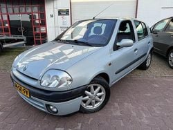 Grijs Gebruikt 2000 Renault Clio II Hatchback | € 2.450 (Eerlijke prijs)