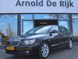 Zwart, metallic lak Gebruikt 2014 Skoda Superb Hatchback | € 12.950 (Duur)
