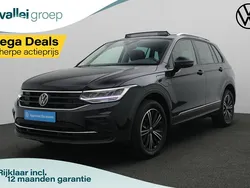 Zwart Gebruikt 2022 VW Tiguan Active SUV | € 35.900 (Eerlijke prijs)