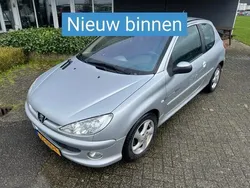 Grijs Gebruikt 2005 Peugeot 206 Quiksilver Hatchback | € 1.950 (Iets duurder)