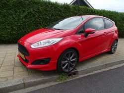 Rood Gebruikt 2017 Ford Fiesta ST-Line Hatchback | € 8.950 (Eerlijke prijs)