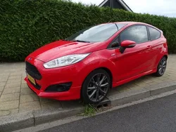Rood Gebruikt 2017 Ford Fiesta ST-Line Hatchback | € 9.450 (Eerlijke prijs)