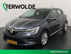 Titaniumgrijs kpn Gebruikt 2020 Renault Clio V Zen Hatchback | € 10.945 (Eerlijke prijs)