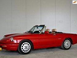 Rood Gebruikt 1992 Alfa Romeo Spider Cabriolet | € 19.999