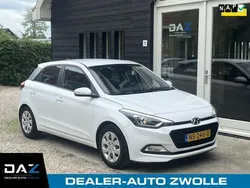 Wit, metallic lak Gebruikt 2017 Hyundai i20 Comfort Hatchback | € 6.945 (Eerlijke prijs)