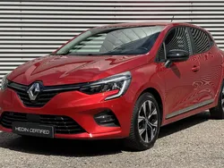 Rood Gebruikt 2023 Renault Clio V Evolution Hatchback | € 15.995 (Goede deal)