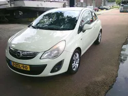 Wit Gebruikt 2011 Opel Corsa Selection Hatchback | € 2.750 (Eerlijke prijs)
