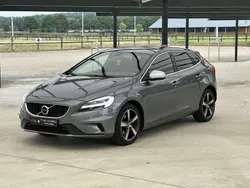 Grijs Gebruikt 2019 Volvo V40 R-Design Stationwagen | € 19.950 (Iets duurder)
