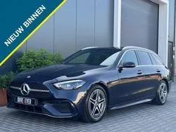Blauw, metallic lak Gebruikt 2022 Mercedes C180 AMG line Stationwagen | € 33.995 (Goede deal)