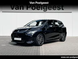 Zwart Gebruikt 2023 BMW 220 M Sport Stationwagen | € 38.900 (Goede deal)