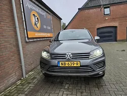 Grijs, metallic lak Gebruikt 2017 VW Touareg R-line SUV | € 15.995 (Iets duurder)