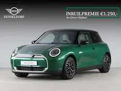 Groen Nieuw 2025 Mini Cooper SE Favoured Hatchback | € 41.990 (Iets duurder)