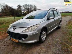 Grijs, metallic lak Gebruikt 2006 Peugeot 307 Stationwagen | € 1.950 (Iets duurder)