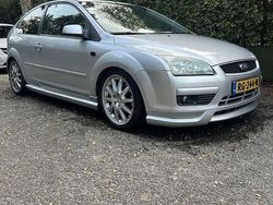 Grijs Gebruikt 2005 Ford Focus Ambiente Hatchback | € 1.000 (Goede deal)