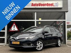 Grijs Gebruikt 2016 Toyota Auris Trend Hatchback | € 10.999 (Goede deal)
