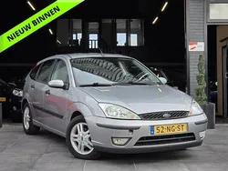 Grijs, metallic lak Gebruikt 2003 Ford Focus Collection Hatchback | € 1.644 (Eerlijke prijs)