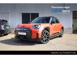 Rebel red (rood metallic) Gebruikt 2024 Mini Aceman SUV | € 42.880 (Eerlijke prijs)
