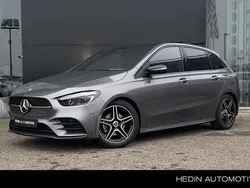 Grijs Nieuw 2025 Mercedes B180 AMG line MPV | € 51.865 (Eerlijke prijs)