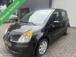 Zwart Gebruikt 2005 Renault Modus Authentique MPV | € 2.249 (Eerlijke prijs)
