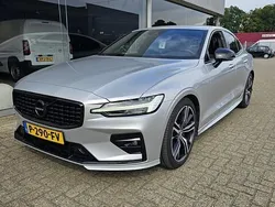 Grijs Gebruikt 2022 Volvo S60 R-Design Sedan | € 29.950 (Eerlijke prijs)