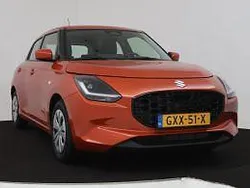 Oranje metallic Gebruikt 2025 Suzuki Swift Comfort Hatchback | € 19.995 (Eerlijke prijs)