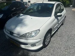 Wit Gebruikt 2009 Peugeot 206 Hatchback | € 1.985 (Eerlijke prijs)