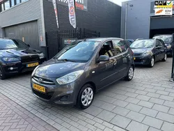 Grijs, metallic lak Gebruikt 2011 Hyundai i10 Hatchback | € 3.499 (Eerlijke prijs)