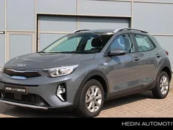 , metallic lak Gebruikt 2022 Kia Stonic SUV | € 18.445 (Eerlijke prijs)