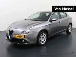 Grijs Gebruikt 2017 Alfa Romeo Giulietta Super Hatchback | € 15.940 (Eerlijke prijs)