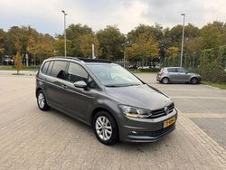 Grijs Gebruikt 2017 VW Touran Highline MPV | € 17.950 (Goede deal)